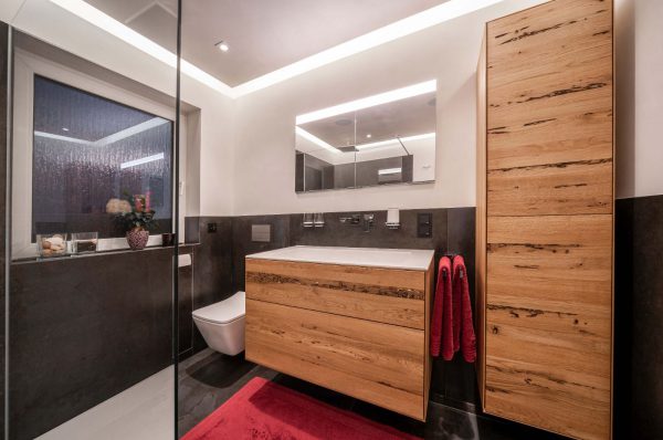 Badsanierung von Wanne auf große Dusche mit Waschtischanlage aus Venezianischem Holz und Kalkputz in Trebur 012